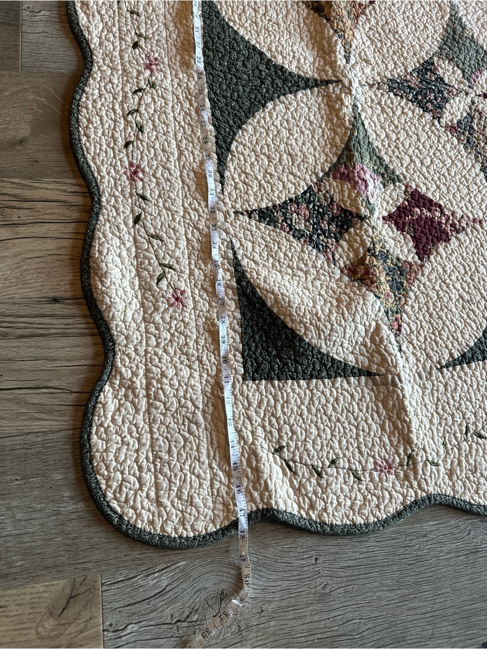 Vintage Patchwork HomeTex Quilted Floral Throw Blanket Cream with Green Trim - Picture 5 of 5
